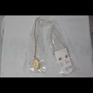 Carisma Gold Tone Necklace Pendent and Earrings